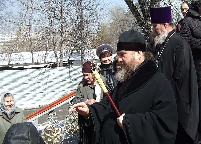 Первый архипастырский визит владыки Александра в Свято-Никольский собор Русской Православной Церкви в Алматы