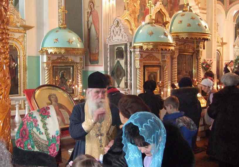 Протоиерей Иоанн Журавлев в Свято-Никольском соборе Русской Православной Церкви в Алматы