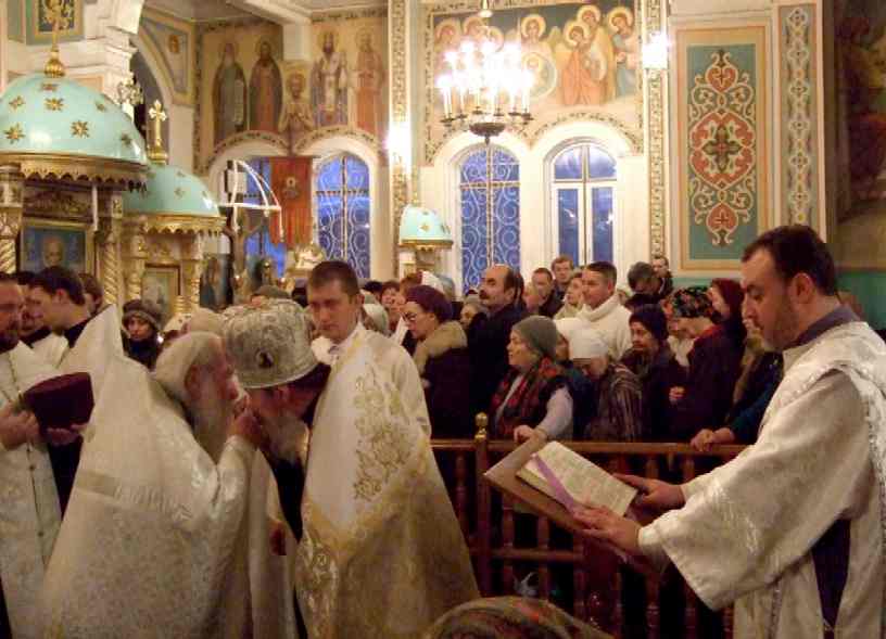 Протоиерей Иоанн Журавлев в Свято-Никольском соборе Русской Православной Церкви в Алматы