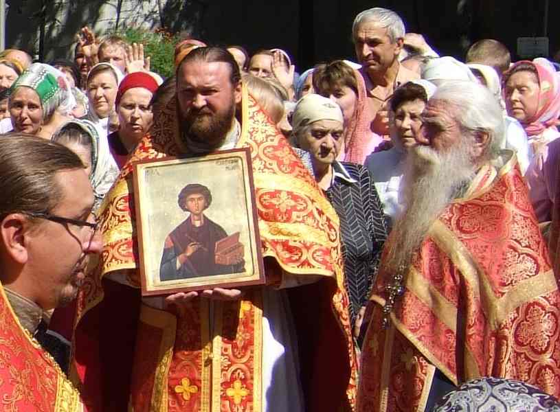 Протоиерей Иоанн Журавлев в Свято-Никольском соборе Русской Православной Церкви в Алматы