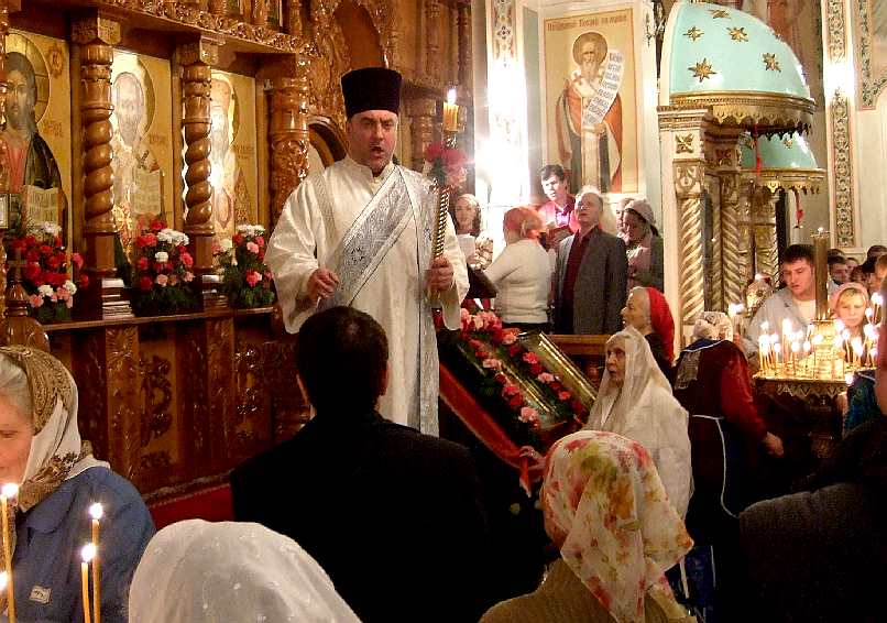 Пасха Христова в Свято-Никольском соборе Русской Православной Церкви в Алматы