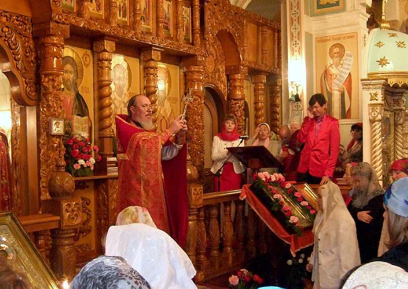 Пасха Христова в Свято-Никольском соборе Русской Православной Церкви в Алматы