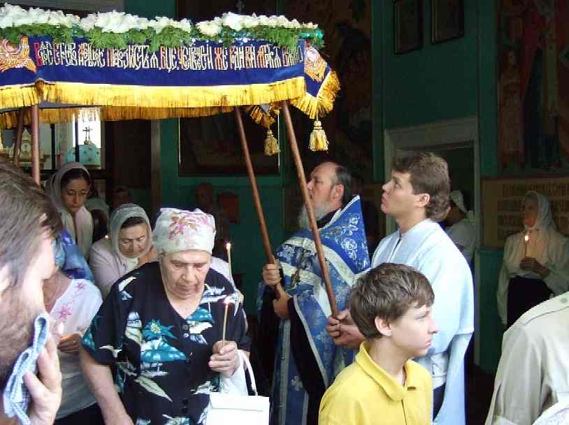 Освящение Плащаницей в Свято-Никольском Соборе Алматы