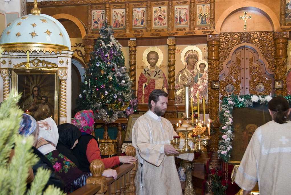 Рождественская служба в Свято-Никольском соборе Русской Православной Церкви в Алматы, 2009